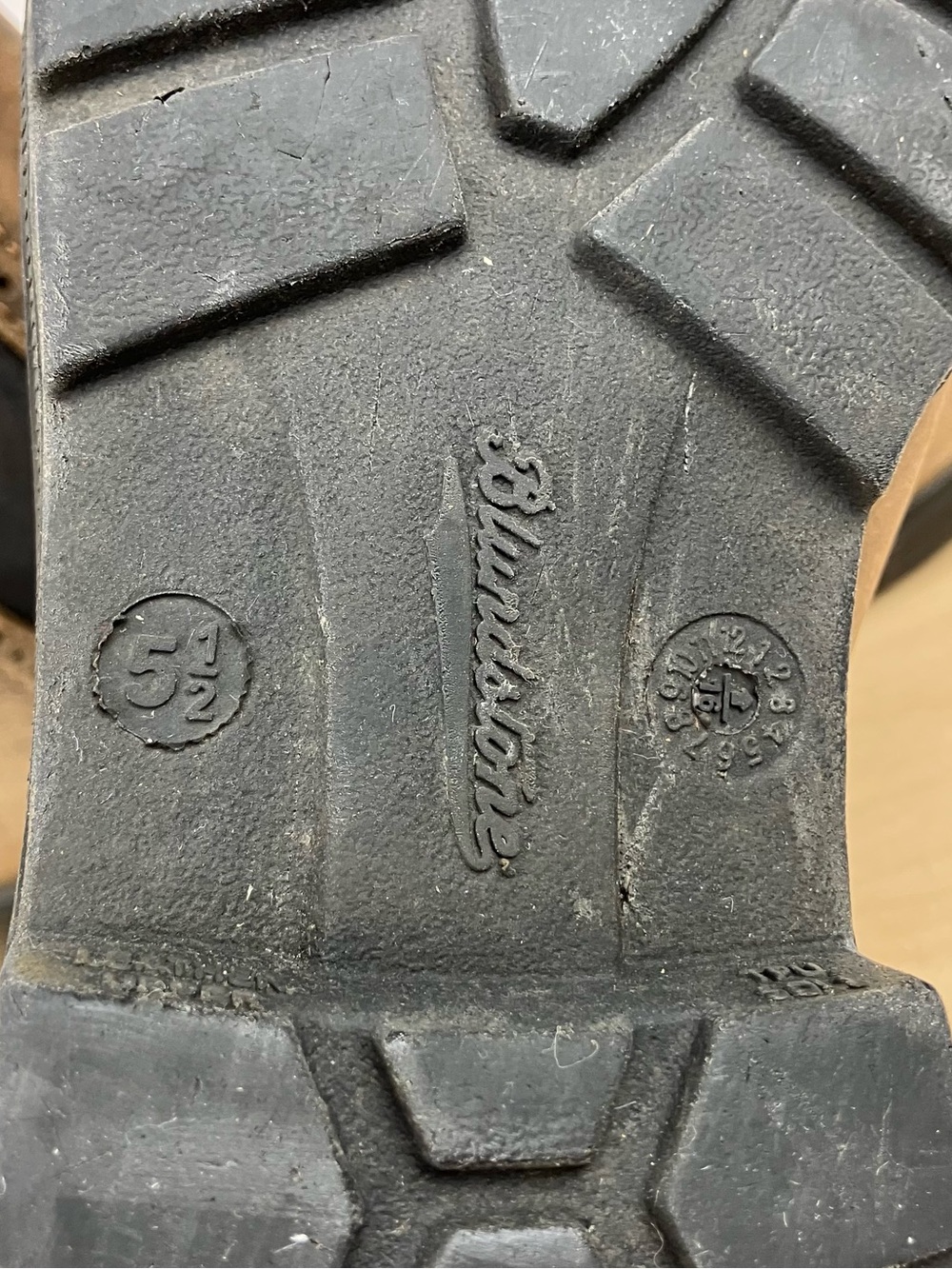 Blundstone Brown Leather Chelsea Ankle Boots. NOTE photos - Picture 11 of 11